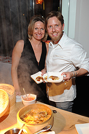 Florian Gürster mit Frau Yvonne Mehrfeld  Family Affair Kochabend mit Flo und Co (Geschäftsführer Florian Gürster und Yvonne Mehrfeld) im Lenbach Palais München am 8.06.2016 Foto: BrauerPhotos / G.Nitschke 